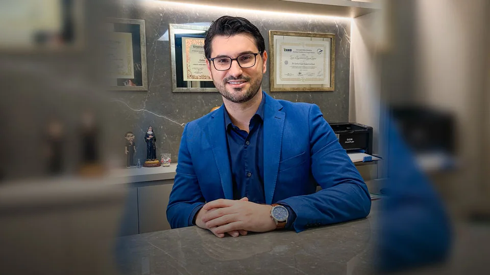 Dr. Carlos Felipe na Clínica da Plástica